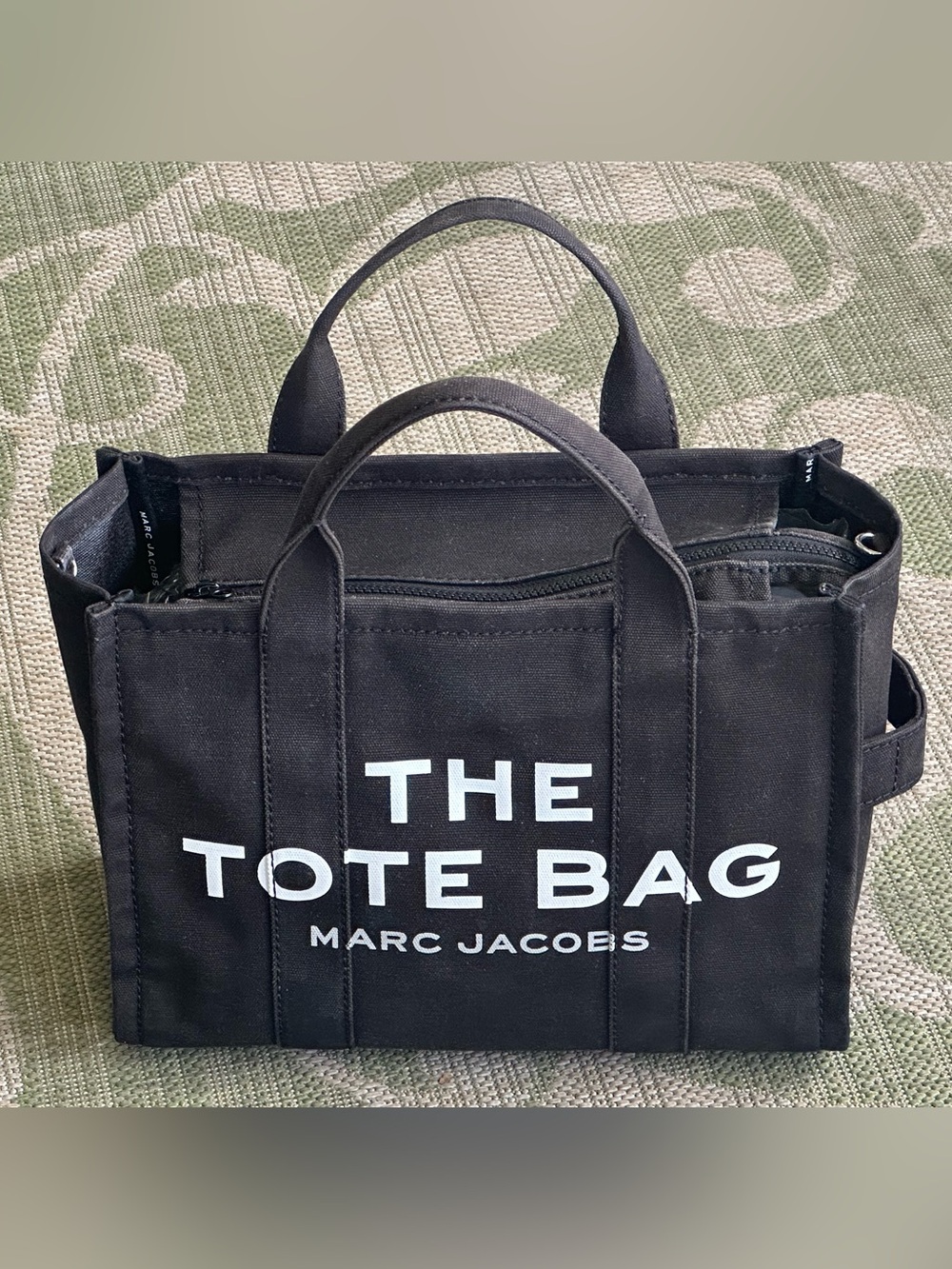 Marc Jacobs--The Tote Bag-- Medium